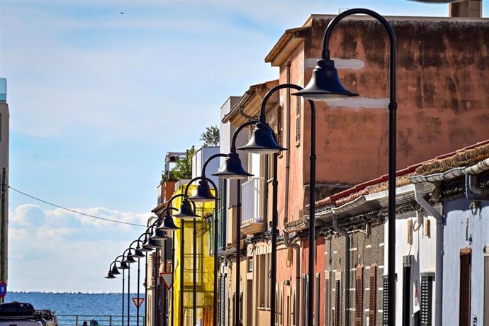 Archivo - Farolas en El Molinar