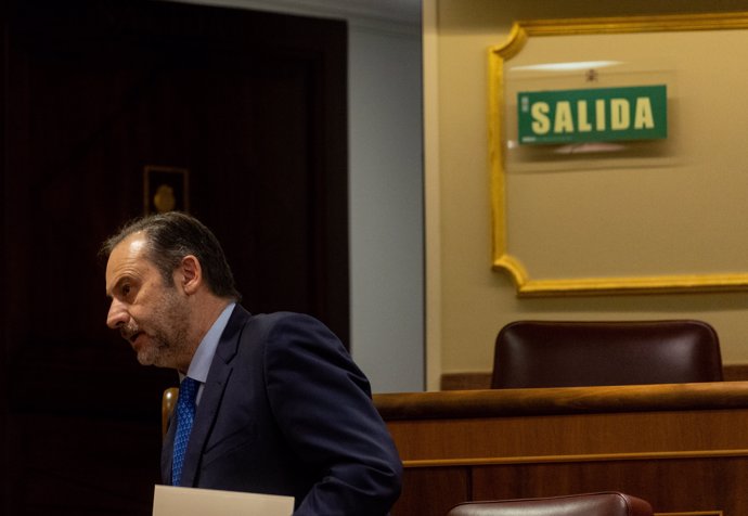 El diputado del Grupo Mixto José Luis Ábalos sale de un pleno en el Congreso de los Diputados, a 14 de noviembre de 2024, en Madrid (España).