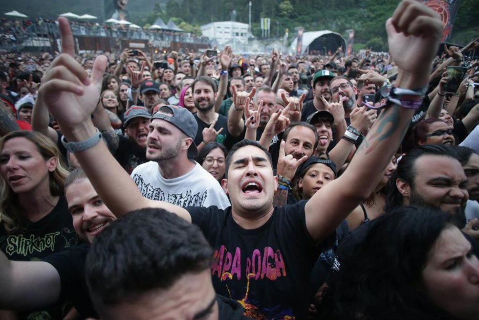 Archivo - Público durante la actuación de Papa Roach en el Resurrection Fest, a 30 de junio de 2023, en Viveiro, Lugo, Galicia (España). Papa Roach es una banda estadounidense de rock y nu metal fundada en 1993 en Vacaville, California. Se dio a conocer