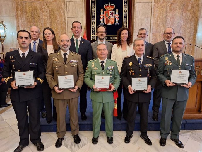 Entrega de reconocimientos con motivo del cuadragésimo sexto aniversario de la Constitución en Almería.