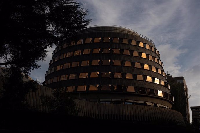 Archivo - Exterior de la sede del Tribunal Constitucional durante un pleno jurisdiccional, en la sede del Tribunal Constitucional, a 22 de octubre de 2024, en Madrid (España).