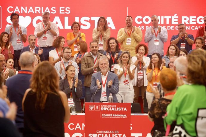 Archivo - El secretario general del PSOE Canarias, Ángel Víctor Torres