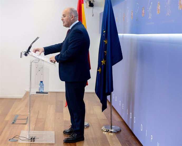 El portavoz del PP en el Congreso, Miguel Tellado, durante una rueda de prensa 