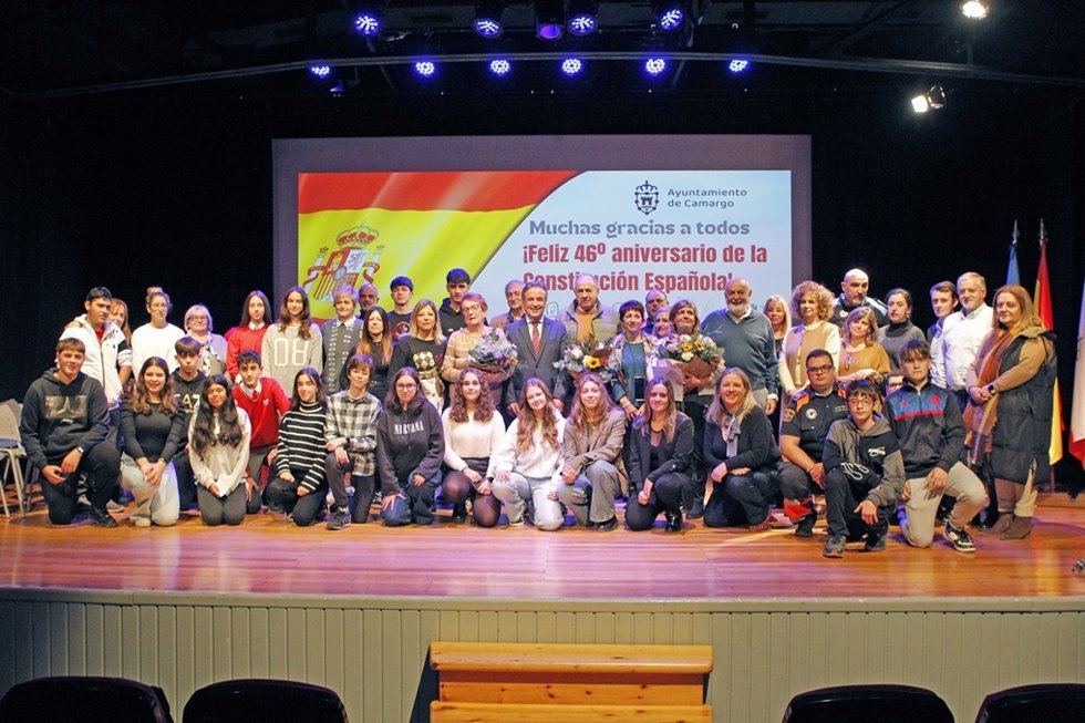 Movellán pone en valor ante alumnos de secundaria los principios que recoge la Constitución en su 46 aniversario