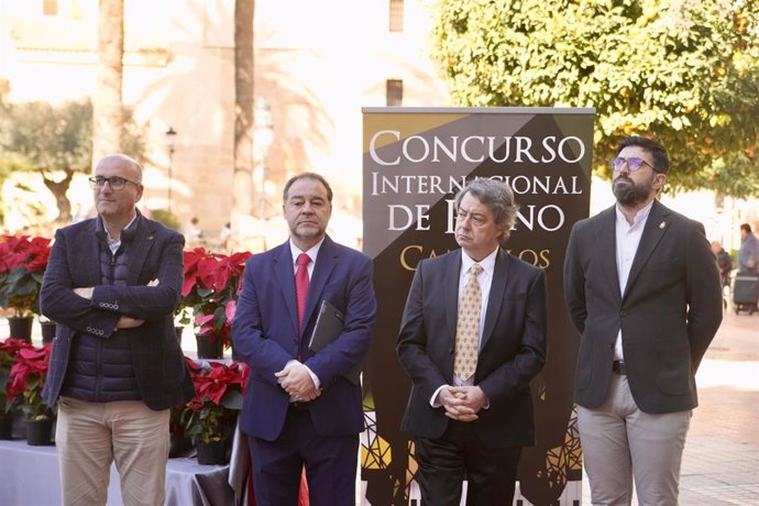 El vicepresidente y diputado provincial de Cultura, Manuel López Mestanza, junto al alcalde de Campillos, Daniel Gómez; y Juan Lago, pianista y director artístitico del concurso