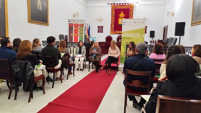 Reunión de seguimiento del proyecto de Eracis en Medina.