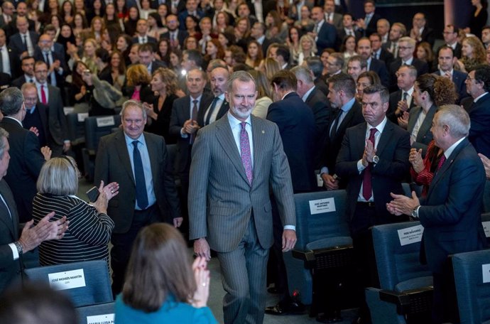 El Rey Felipe VI preside el Pleno Extraordinario de la Cámara de Comercio de España en el Auditorio Sur de Ifema, a 5 de diciembre de 2024, en Madrid (España). 