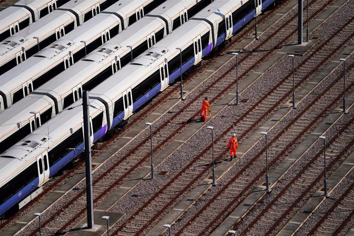 Archivo - Trenes en Londres