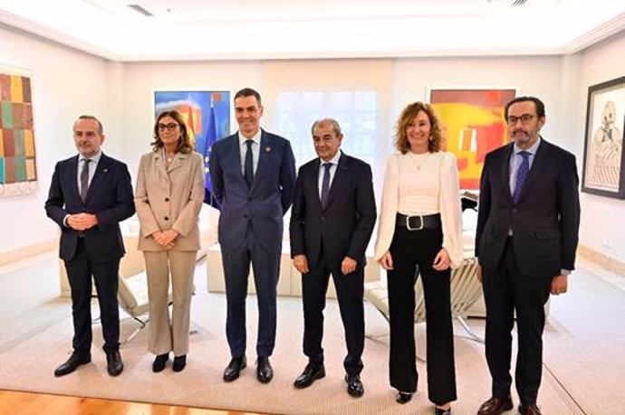 El presidente del Gobierno, Pedro Sánchez, ha mantenido este jueves una reunión con representantes de la Confederación Empresarial Española de la Economía Social (CEPES).