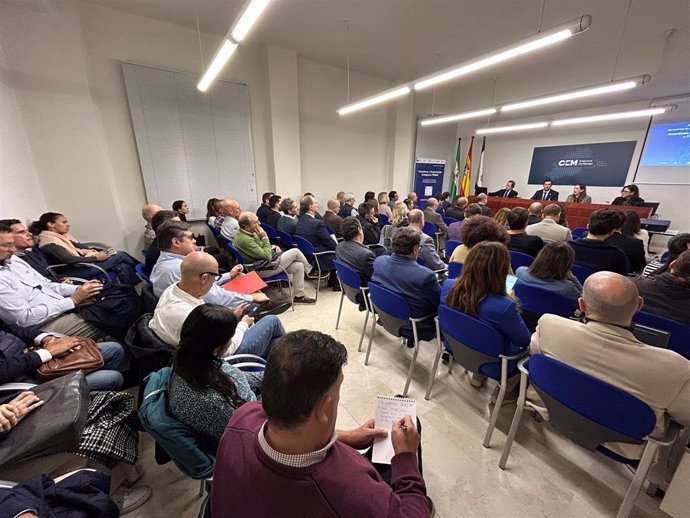 El delegado territorial de Economía, Hacienda, Fondos Europeos y de Industria, Energía y Minas en Málaga, Antonio García, presenta las líneas de incentivos a la inversión empresarial de la agencia Andalucía Trade.