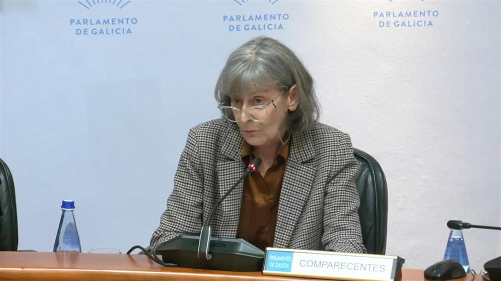 La exconselleira de Sanidade María José Rubio, que estuvo en el cargo entre 2005 y 2009, comparece en la comisión de investigación de los contratos de la Xunta.