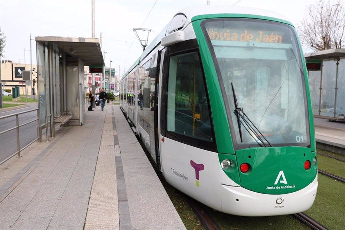 El tranvia de Jaén durante las pruebas el pasado noviembre.