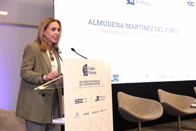 La presidenta de la Diputación de Cádiz, Almudena Martínez del Junco, durante su intervención en la jornada 'Cádiz Futura' sobre los sectores estratégicos de la provincia gaditana. 