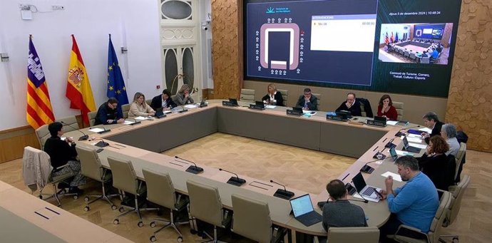 Reunión de la Comisión de Turismo, Comercio, Trabajo, Cultura y Deportes del Parlament en la que se han votado las dos iniciativas.