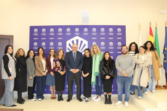 El rector y la presidenta de Kamira junto a las representantes de ambas entidades.