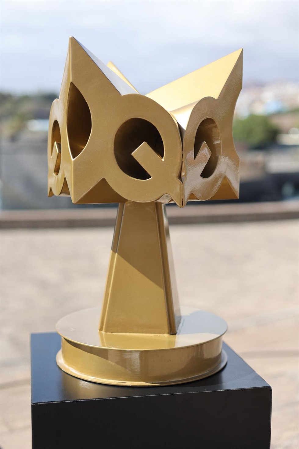 Archivo - El trofeo de la Kings League durante una rueda de prensa para presentar las finales de la Kings & Queens League en Tenerife,  a 17 de octubre de 2024, en Santa Cruz de Tenerife, Tenerife, Canarias (España). Durante la rueda de prensa, se han a