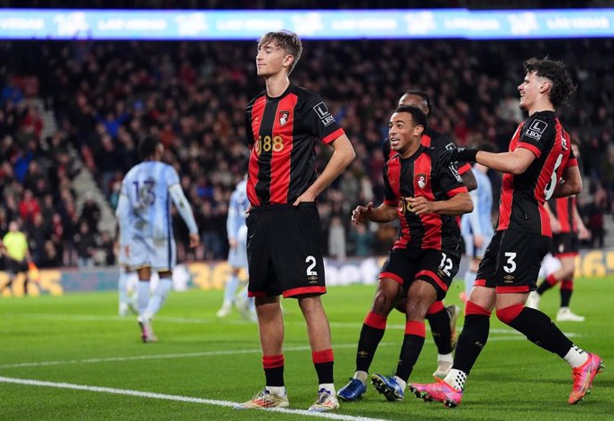 05 December 2024, United Kingdom, Bournemouth: Bournemouth's Dean Huijsen (C) celebrates scoring the opening goal with team mates during the English Premier League soccer match between A.F.C. Bournemouth and Tottenham Hotspur at the Vitality Stadium. Phot