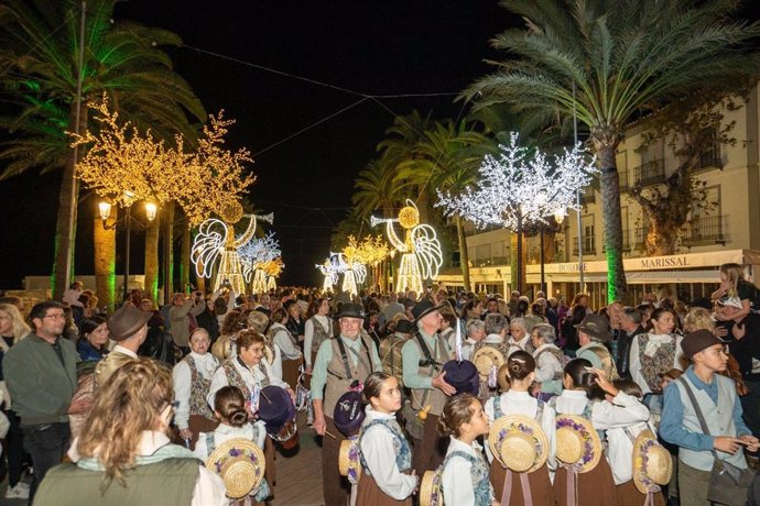 El municipio de Nerja da la bienvenida a la Navidad con más de 80 actividades programadas.