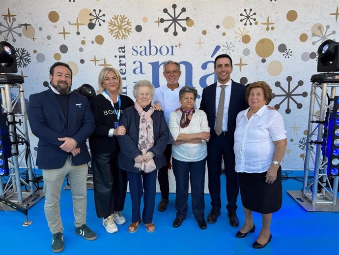 El diputado de Mayores, José Santaolalla, ha recibido a los vecinos que han llegado de distintos puntos de la provincia. Santaolalla ha incidido en el compromiso de la Diputación con el bienestar y la calidad de vida de las personas mayores