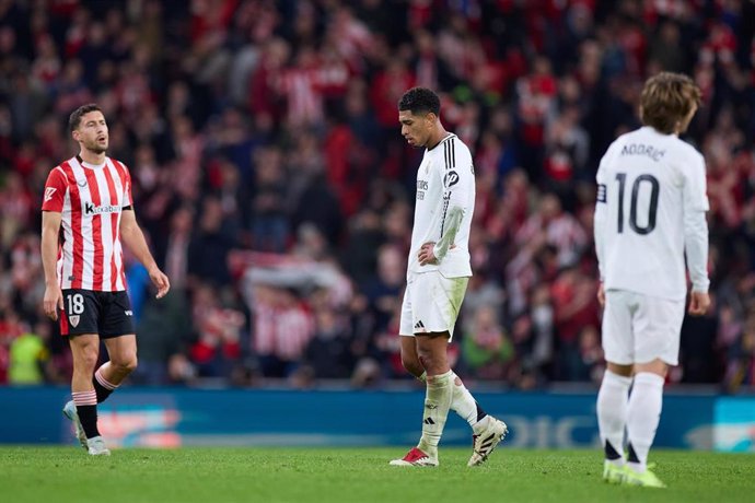 El centrocampista Jude Bellingham (Real Madrid CF), durante el encuentro ante el Athletic Club en LaLiga EA Sports 2024-2025 en San Mamés. 