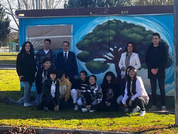 Endesa premia el boceto de un alumno del IES Francés de Aranda de Teruel en el concurso 'ConectArte'.