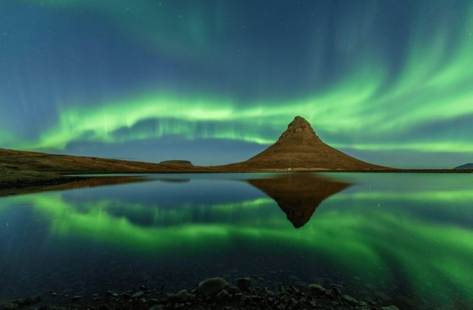 Islandia en 2025: Un baile de luces y sabores bajo el cielo boreal