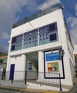 Fachada de un centro de servicios sociales de Málaga.