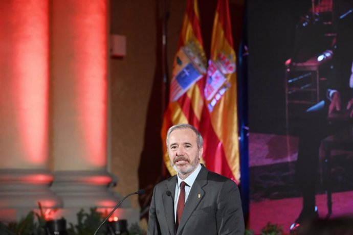 El presidente del gobierno de Aragón, Jorge Azcón, interviene durante el acto de entrega del Premio Gabriel Cisneros a los valores constitucoinales, en el Edificio Pignatelli.