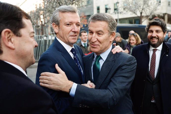 El presidente de la Xunta, Alfonso Rueda, con el líder del PP, Alberto Núñez Feijóo