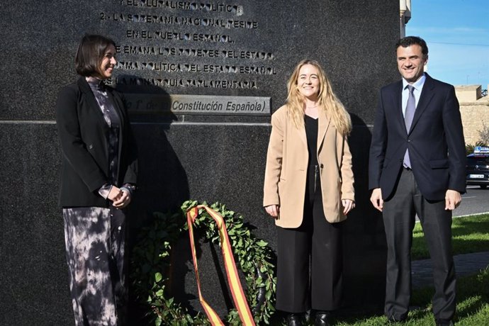 El alcalde de Cádiz asiste a los actos en conmemoración de la Constitución Española.