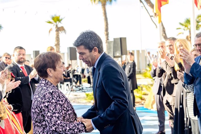 El presidente de la Generalitat, Carlos Mazón, durante el acto de celebración del Día de la Constitución en Benidorm (Alicante)