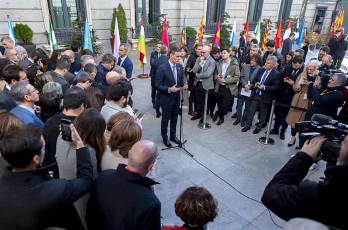 El presidente del Gobierno, Pedro Sánchez, interviene antes del acto institucional por el Día de la Constitución, en el Congreso de los Diputados, a 6 de diciembre de 2024, en Madrid (España)