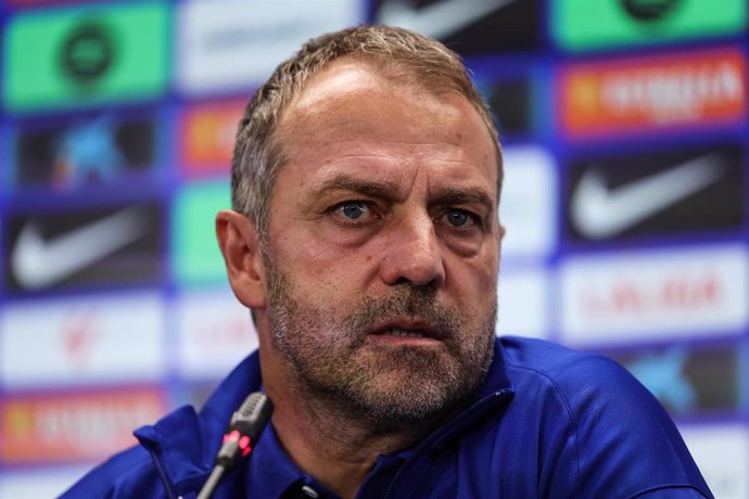 El entrenador del FC Barcelona, Hansi Flick, durante una rueda de prensa.