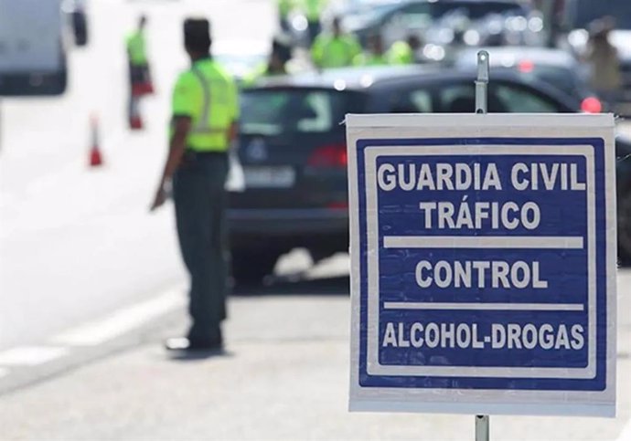 La Guardia Civil realiza 2.743 pruebas de alcohol y drogas a conductores de transportes de mercancía y viajeros.