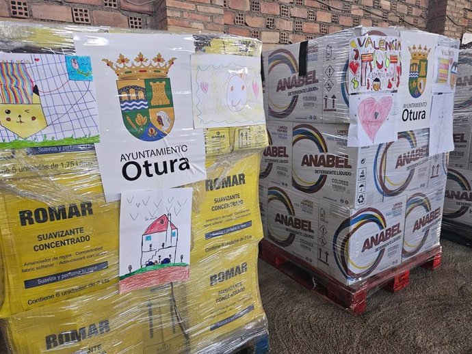 Productos de primera necesidad enviados a los afectados de la DANA en Valencia.