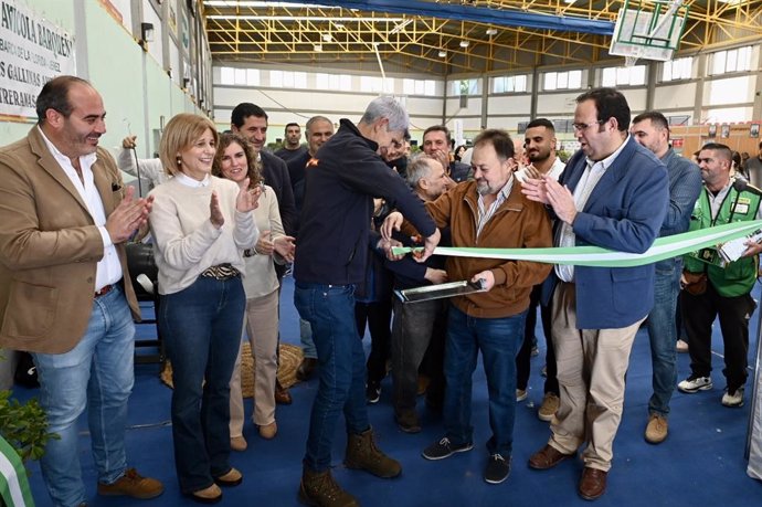 La alcaldesa de Jerez (Cádiz) en la inauguración de Avibarca, donde ha destacado "la importancia" de "poner en valor" el sector agro ganadero.