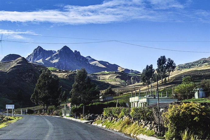 Archivo - Camino a la Cordillera de los Andes