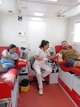 Archivo - Donantes de sangre del ICHH