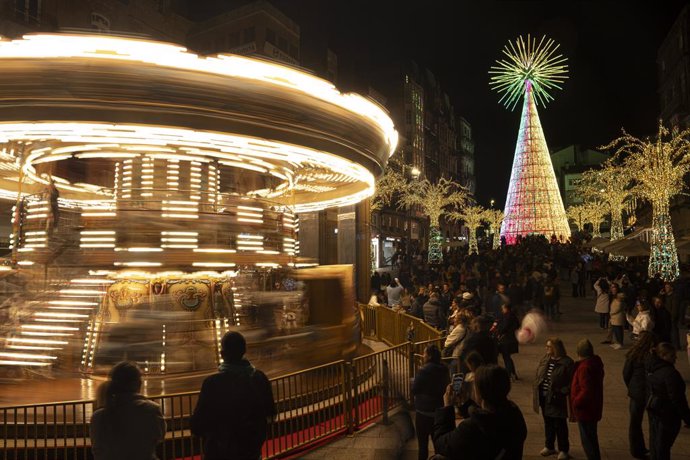 Las luces de Navidad en las calles de Vigo, a 5 de diciembre de 2024, en Vigo, Pontevedra, Galicia (España).