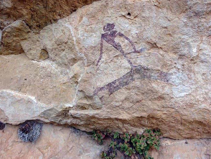 Archivo - Pintura de un gran arquero lanzado a la carrera aparecida en La Hoz de la Vieja (Teruel).