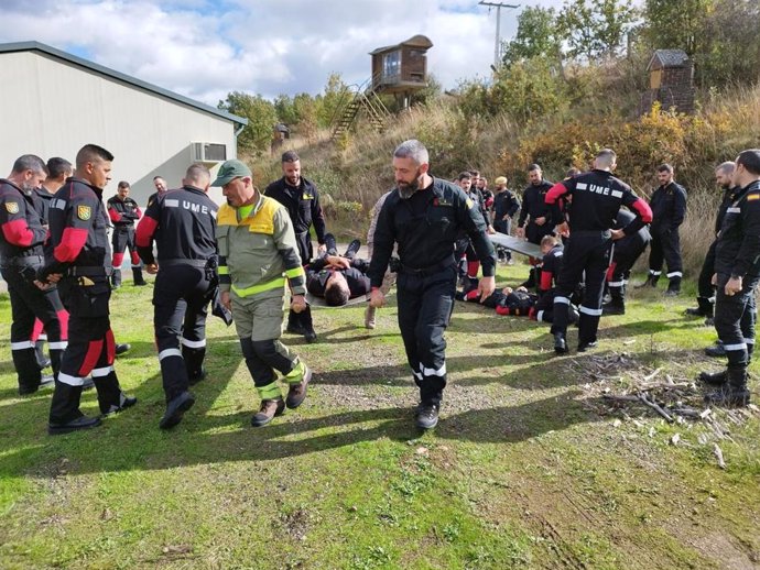 Personal del SPIF se forma en emergencias en un curso impartido por militares