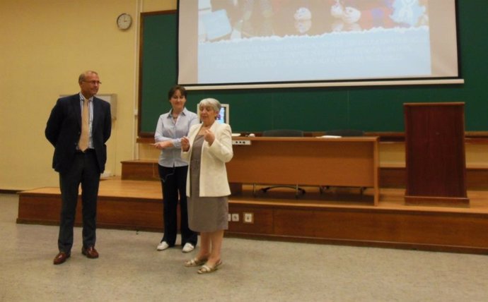 Miembros de Astta en una ponencia en la facultad.