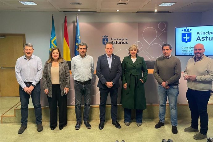 El consejero Marcelino Marcos Líndez con miembros de su equipo durante la presentación del presupuesto de Medio Rural para 2025