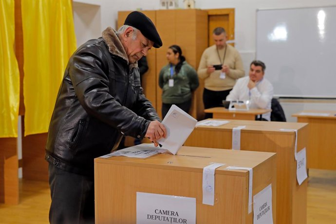 MOGOSOAIA, Dec. 1, 2024  -- A man votes at a polling station in Mogosoaia, near Bucharest, Romania, Dec. 1, 2024. Romanian voters cast ballots for a new parliament on Sunday, shortly after the dark horse independent candidate Calin Georgescu's lead in t