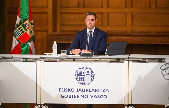 Archivo - El Lehendakari, Imanol Pradales, en el Consejo de Gobierno del Gobierno Vasco celebrado en el Palacio Miramar de San Sebastián