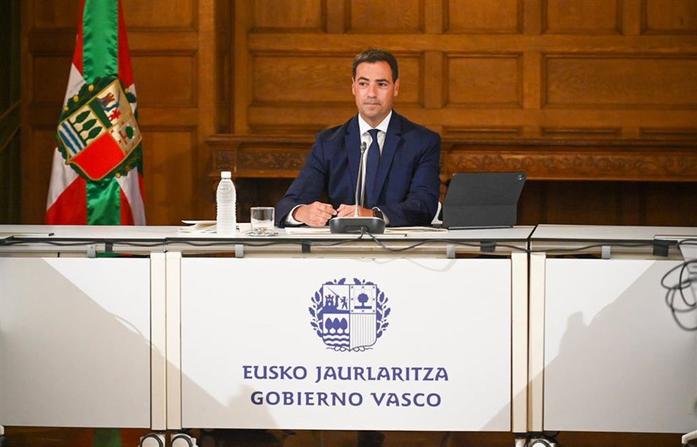 Archivo - El Lehendakari, Imanol Pradales, en el Consejo de Gobierno del Gobierno Vasco celebrado en el Palacio Miramar de San Sebastián