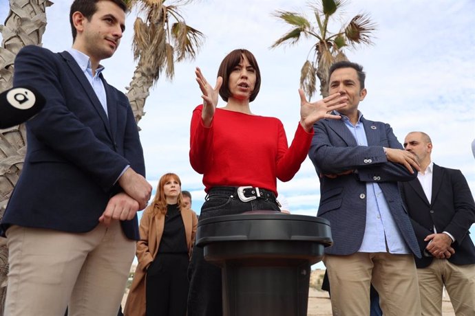 La ministra de Ciencia, Innovación y Universidades y líder del PSPV-PSOE, Diana Morant, presenta un proyecto piloto para frenar la regresión de las playas en Canet d’en Berenguer (Valencia)