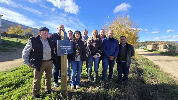 La directora general de Medio Natural y Biodiversidad, Susana Jara, durante su visita a la vía pecuaria denominada 'Cañada Real Leonesa Oriental'