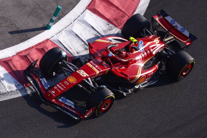 07 December 2024, United Arab Emirates, Abu Dhabi: Carlos Sainz of Ferrari drives on the track during Practice 3 ahead of Formula 1 Abu Dhabi Grand Prix at Yas Marina Circuit. Photo: Beata Zawrzel/ZUMA Press Wire/dpa