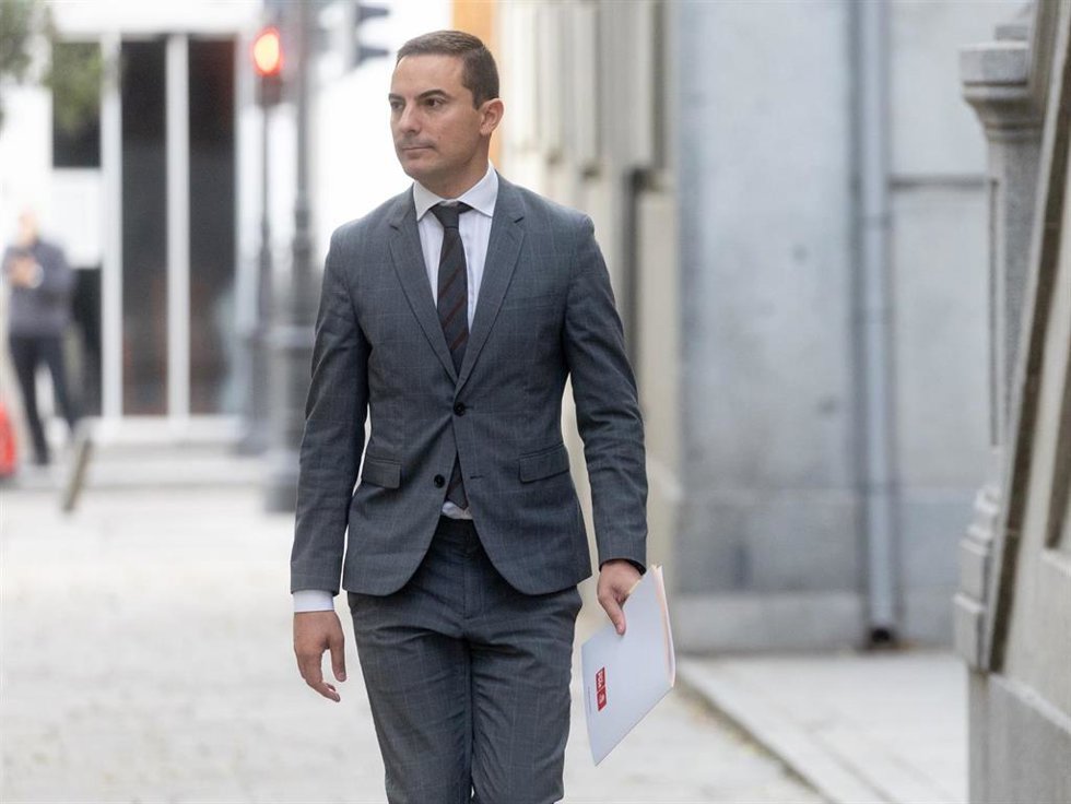 El ex secretario general del PSOE de Madrid, Juan Lobato, a su llegada a testificar en el Tribunal Supremo sobre la causa contra el fiscal general del Estado, Álvaro García Ortiz, para que aclare el papel de Moncloa al enviarle información de la pareja 
